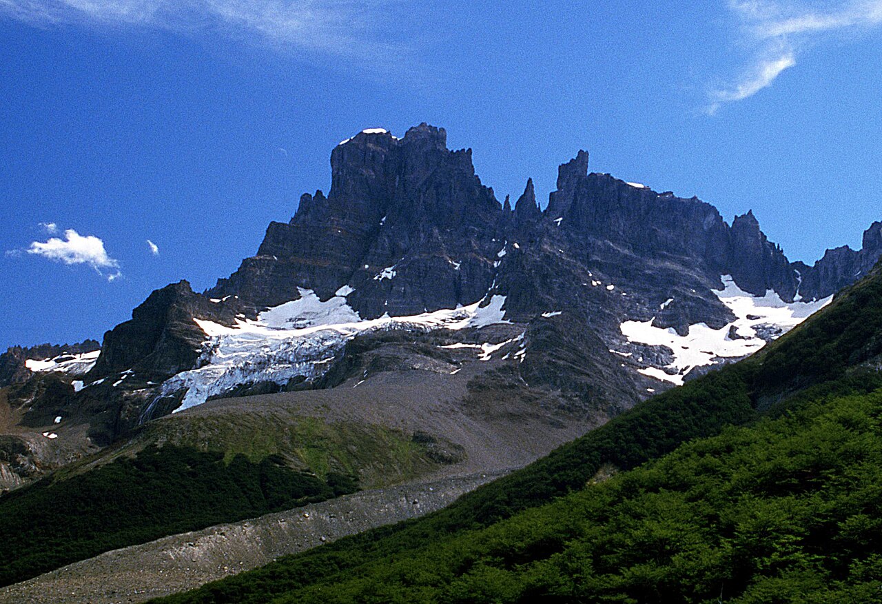 Le massif du Cerro Castillo, sommet emblématique de la Carretera Austral, Patagonie chilienne
