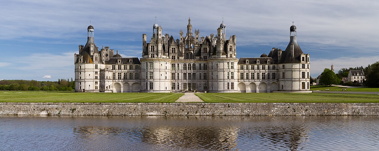 Façade nord-ouest du château de Chambord, chef-d'œuvre de la Renaissance française au cœur du Val de Loire