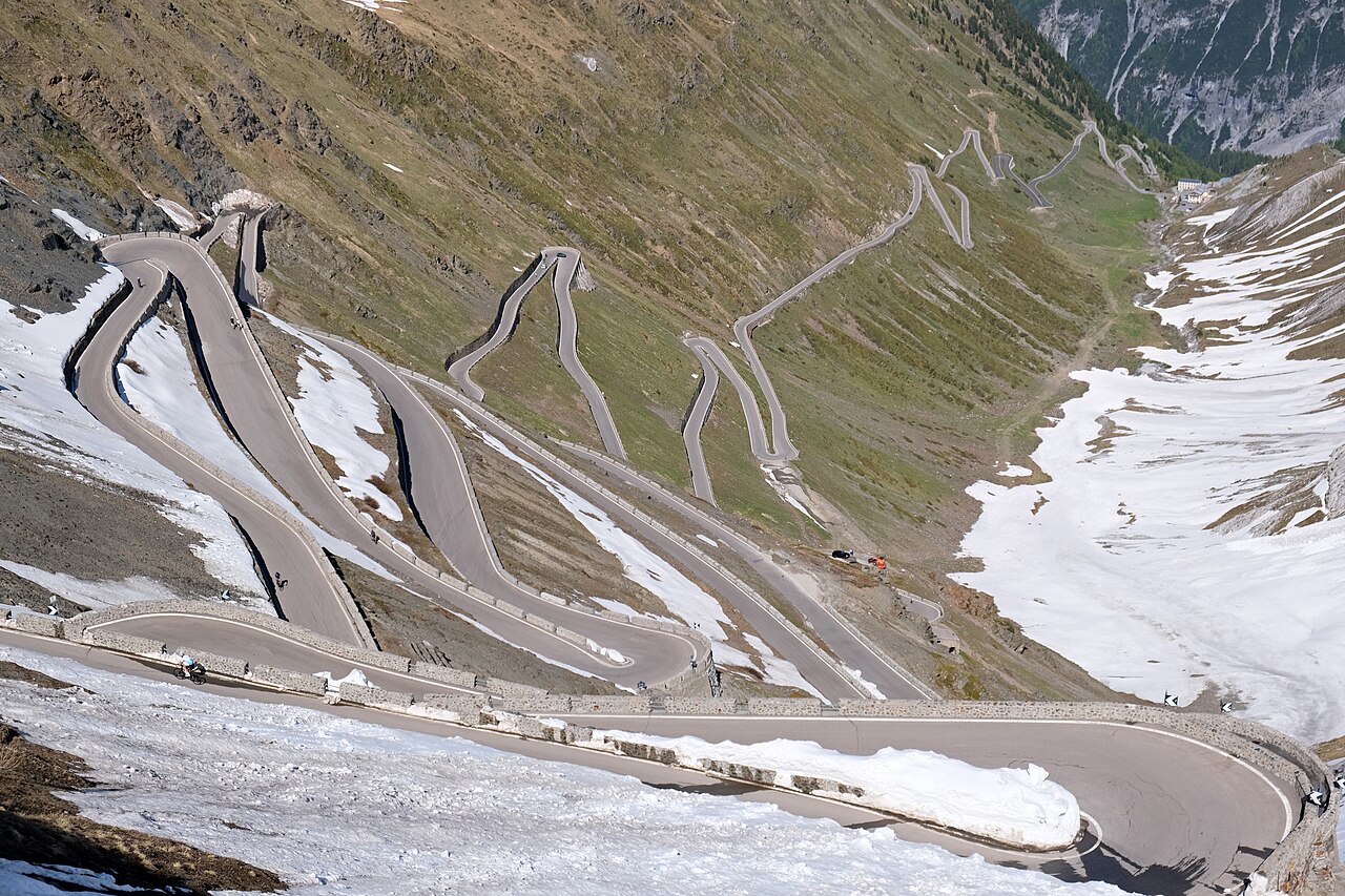 Les lacets du Col du Stelvio côté Tyrol du Sud, Alpes italiennes