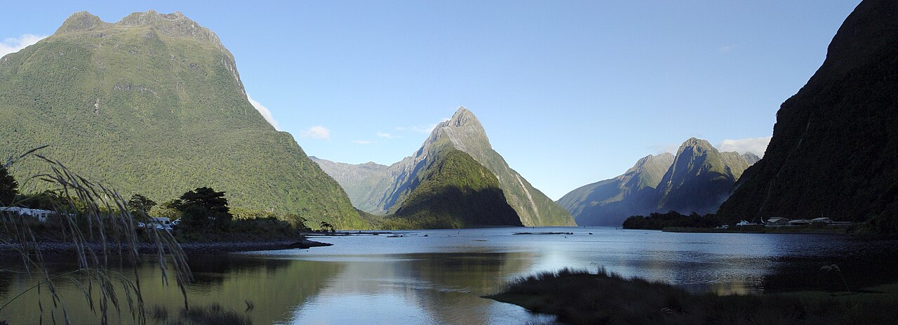 Milford Sound et le pic Mitre, Fiordland, Île du Sud de Nouvelle-Zélande
