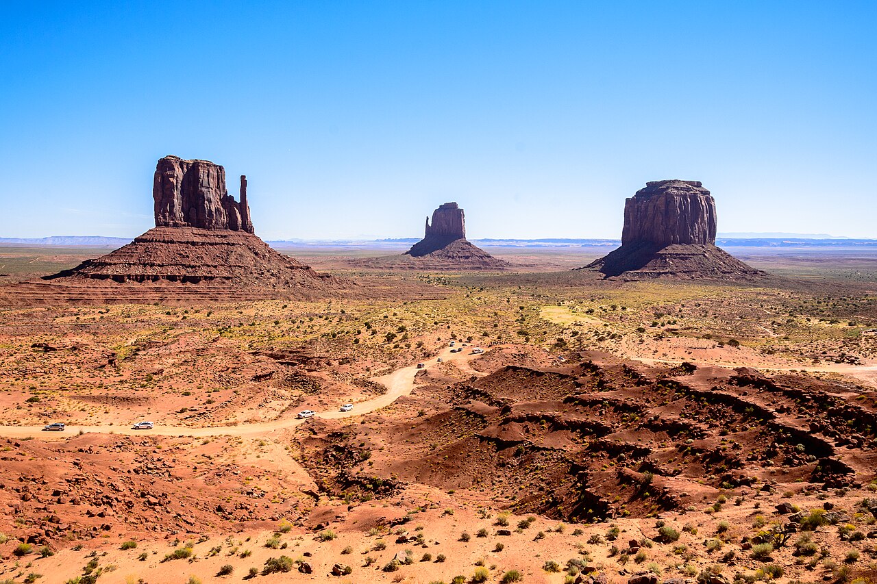 Monument Valley et ses buttes rouges, paysage iconique de l'Ouest américain près de la Route 66